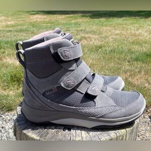 L.L. Bean Grey sneaker Boots
Women’s 8
TTS